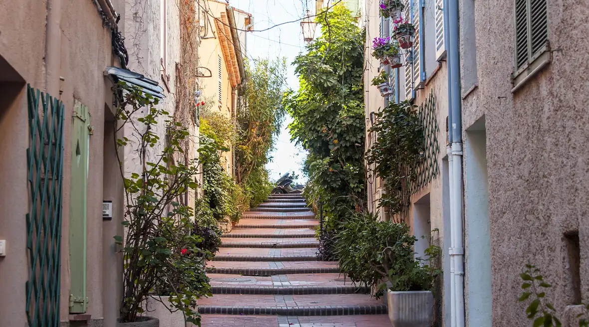 Lose yourself down the pretty streets in the town of Antibes