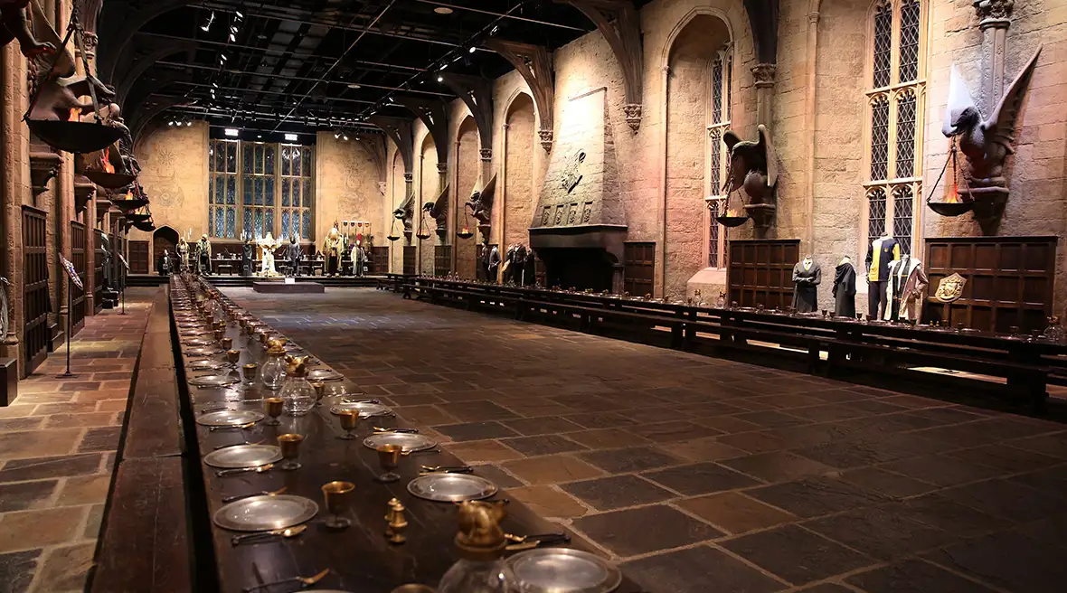 La Grande Salle de Poudlard reconstituée aux Studios Harry Potter à Londres